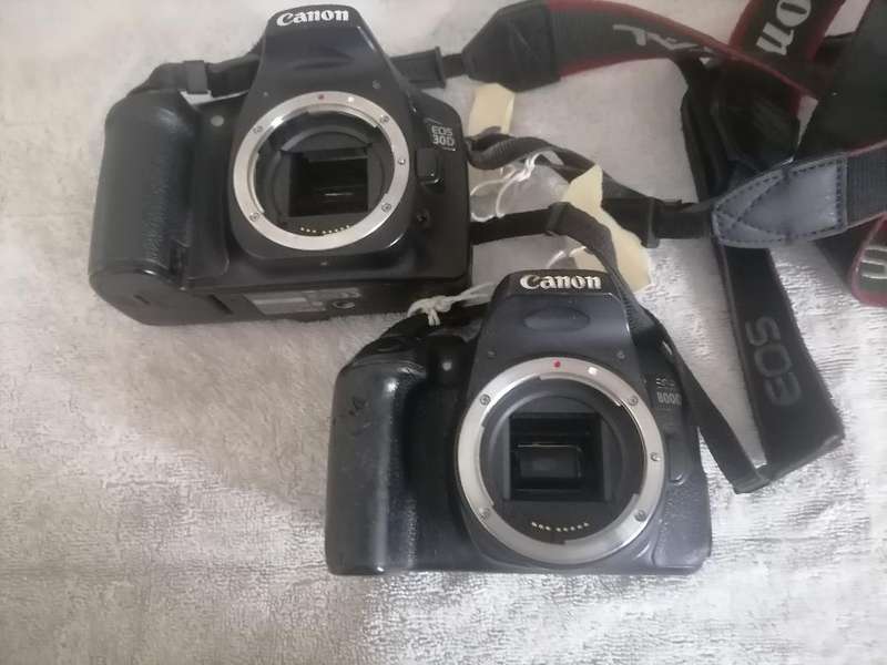 LOT OF 2 CAMERAS*ONE BID FOR LOT*CANON EOS800D+CANON EOS30D