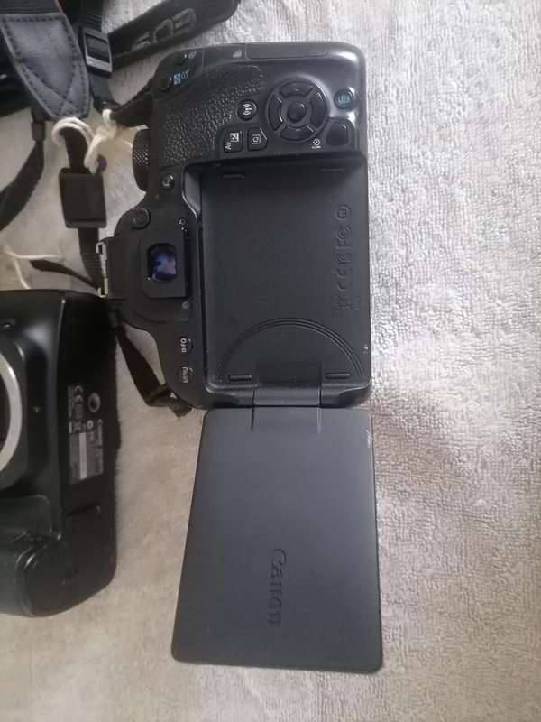 LOT OF 2 CAMERAS*ONE BID FOR LOT*CANON EOS800D+CANON EOS30D