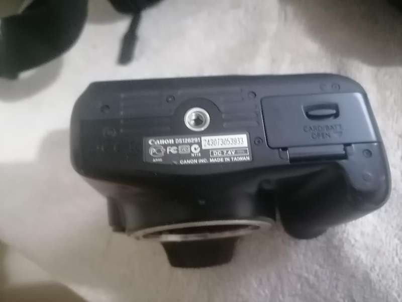 Canon EOS 1100D Digital SLR Camera with 55-250MM LENS AND BAG*UNTESTED*