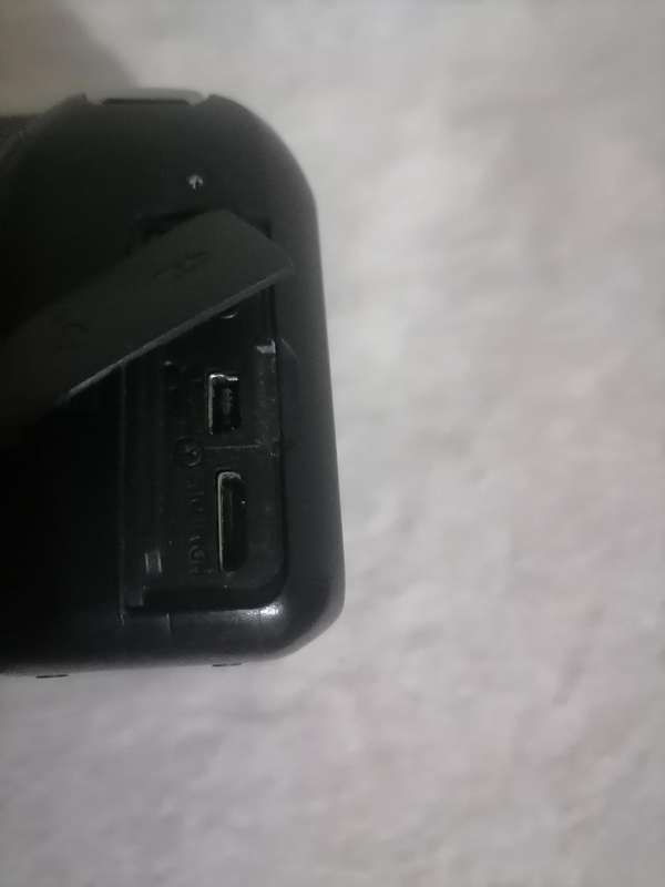 *WEEKEND SPECIAL*CANON EOS1300D DIGITAL CAMERA*NO BATTERY UNTESTED*