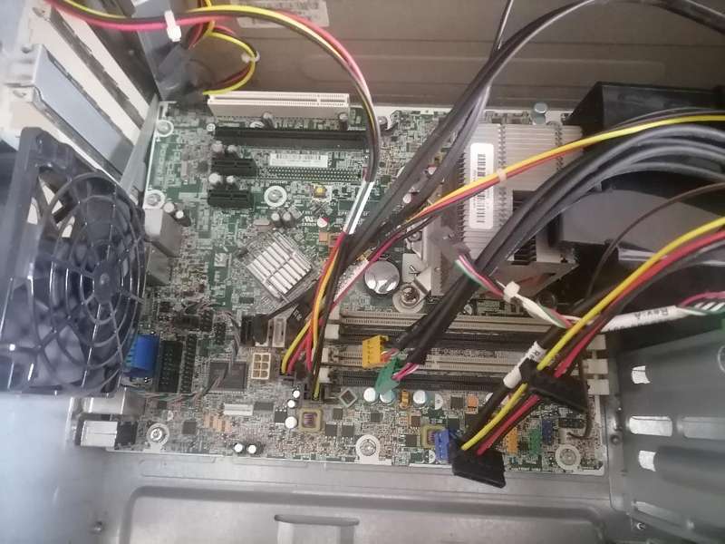 LOT OF 2 X HP  DESKTOP TOWERS, ONE BID FOR BOTH *SOLD AS IS*