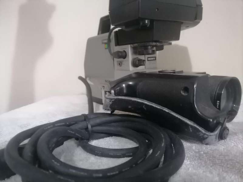 Vintage Sony trinicon HVC2000p,