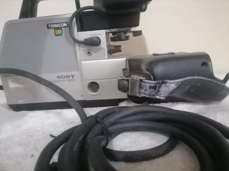 Vintage Sony trinicon HVC2000p,