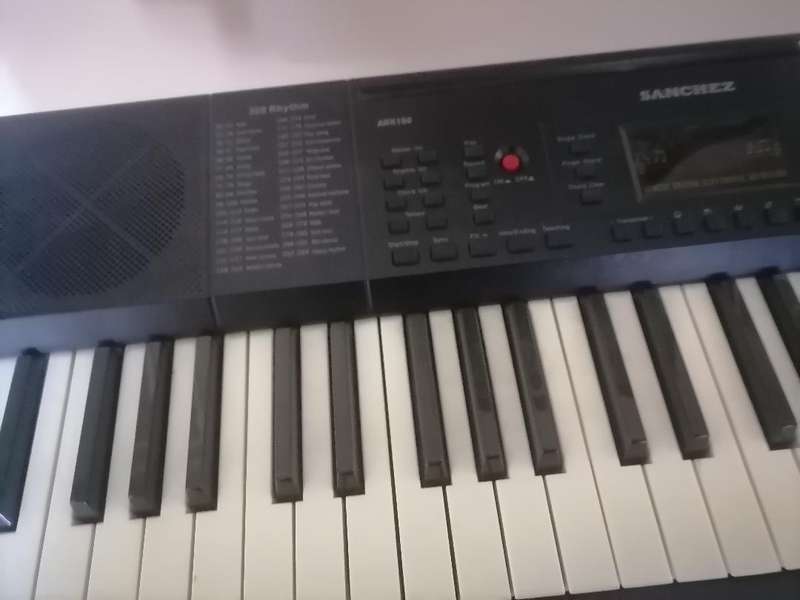 *SANCHEZ ARK160 ELECTRONIC KEYBOARD WITH STAND*NO POWER SUPLLY*NOT TESTED*