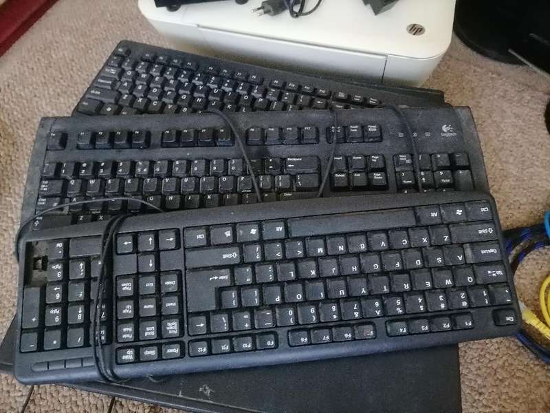 *WEEKEND SPECIAL*BULK LOT OF ELECTRONICS*COMPUTER ACCESSORIES ETC*