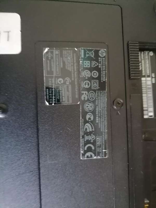 Lot of 2 x laptops with cracked screens - HP and Dell