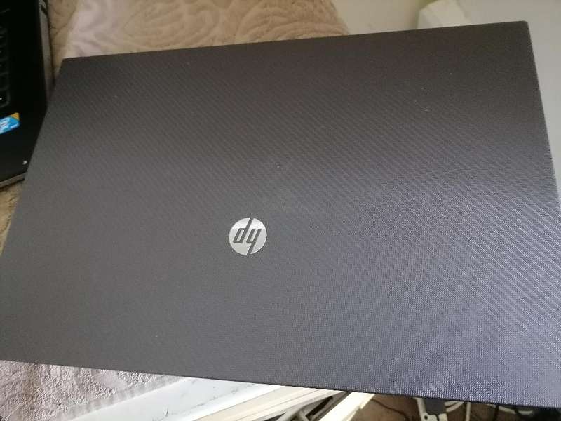 Lot of 2 x laptops with cracked screens - HP and Dell