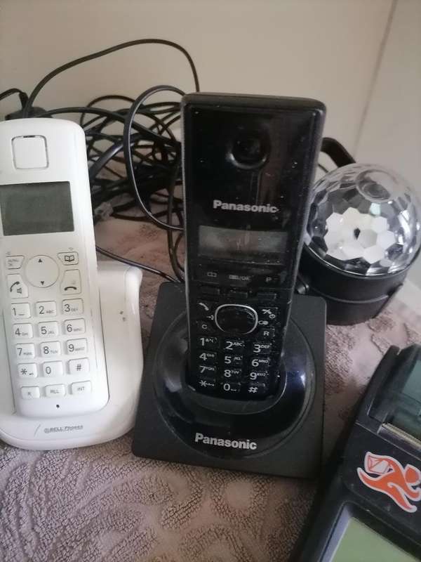 *LIQUIDATION ITEMS*CARD MACHINES,WIRELESS PHONES ETC*ONE BID FOR THE LOT*