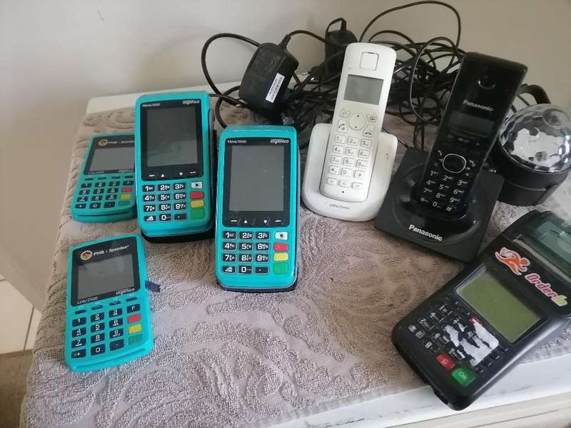 *LIQUIDATION ITEMS*CARD MACHINES,WIRELESS PHONES ETC*ONE BID FOR THE LOT*