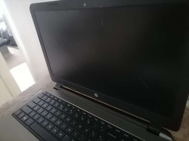 *LOT OF 2 X LAPTOPS*LENOVO AND HP*NO CHARGER, UNTESTED*