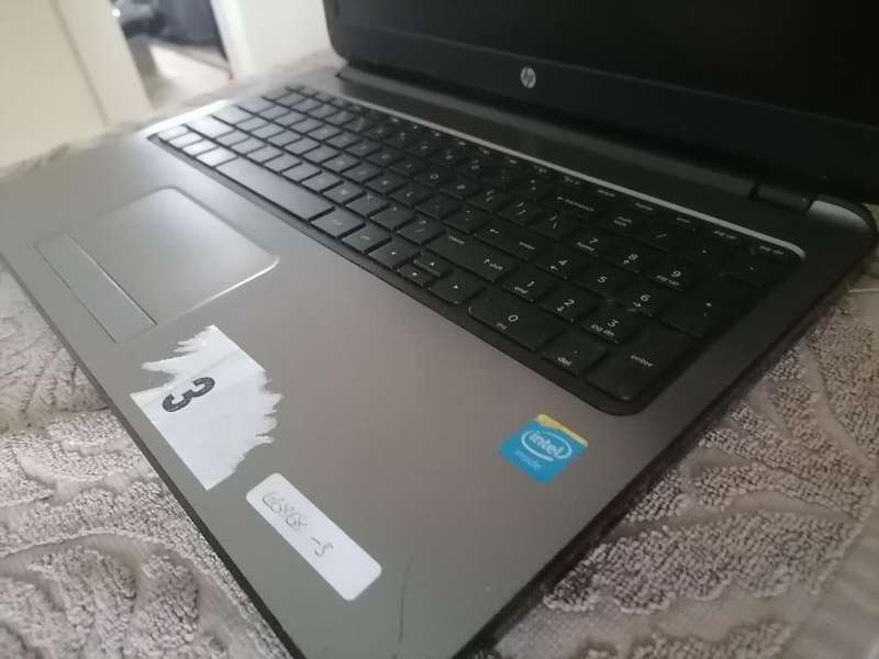 *LOT OF 2 X LAPTOPS*LENOVO AND HP*NO CHARGER, UNTESTED*