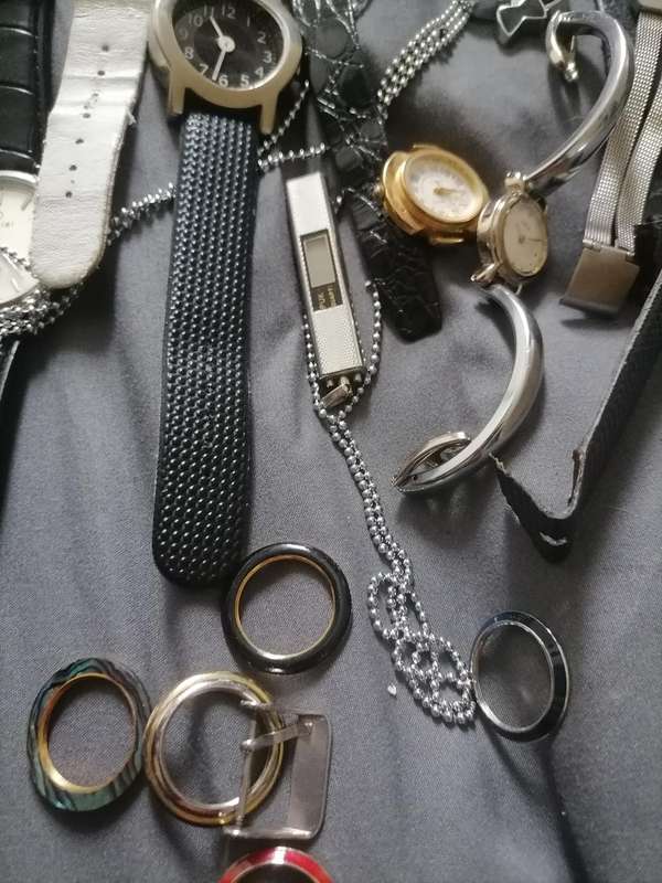 *WEEKEND SPECIAL*LOT OF  WATCHES*ONE BID FOR THE LOT*