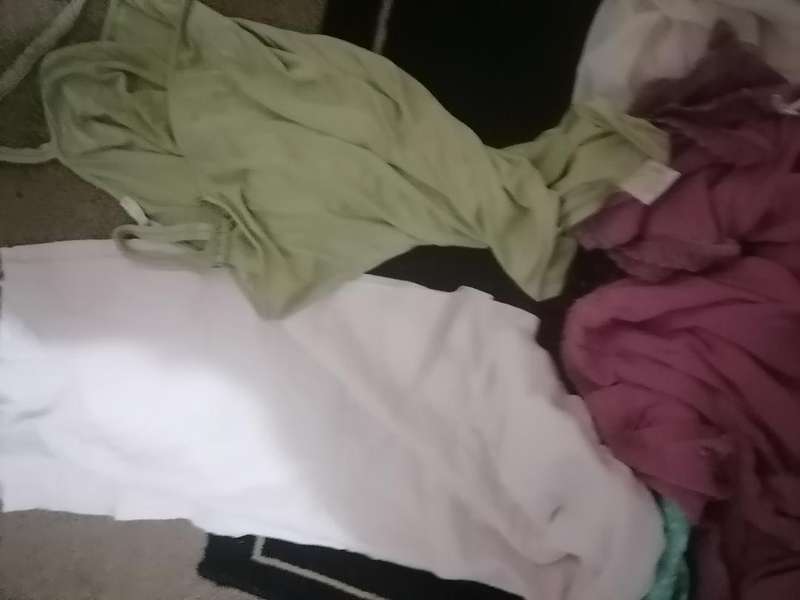 LARGE LOT OF WOMANS CLOTHING