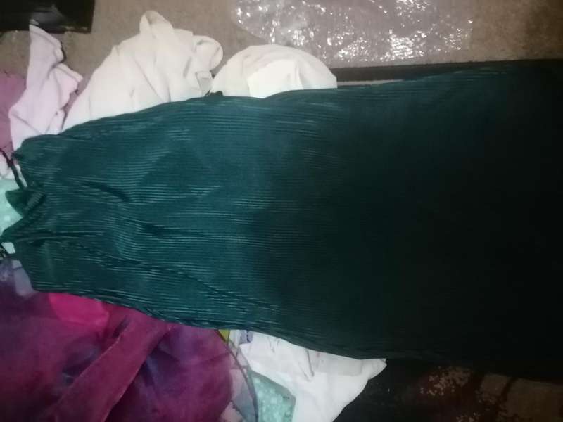 LARGE LOT OF WOMANS CLOTHING