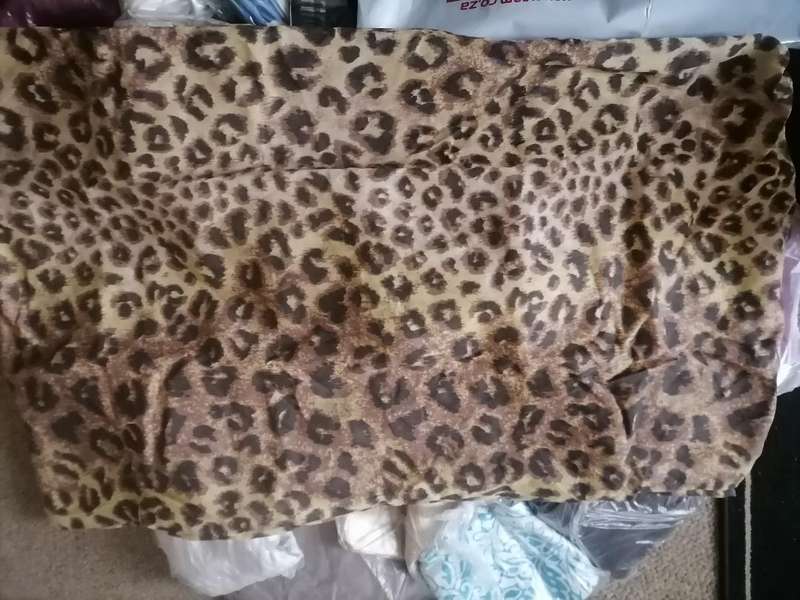 Bulk lot of mixed sizes of pillow cases - one bid for the lot