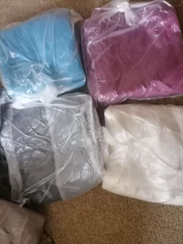 Bulk lot of mixed sizes of pillow cases - one bid for the lot