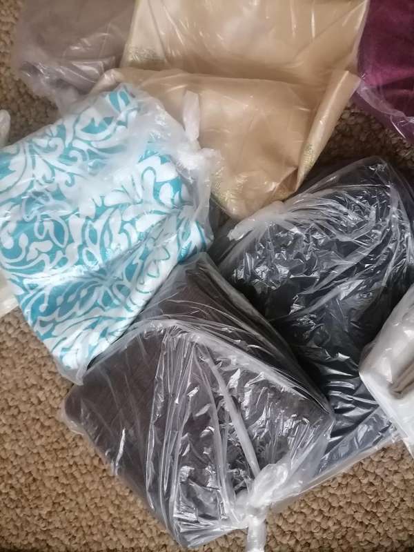 Bulk lot of mixed sizes of pillow cases - one bid for the lot