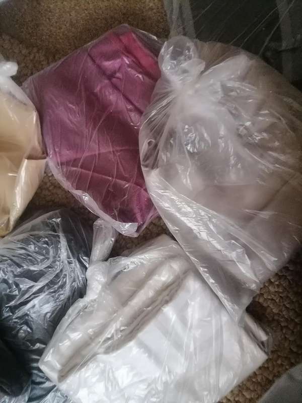 Bulk lot of mixed sizes of pillow cases - one bid for the lot