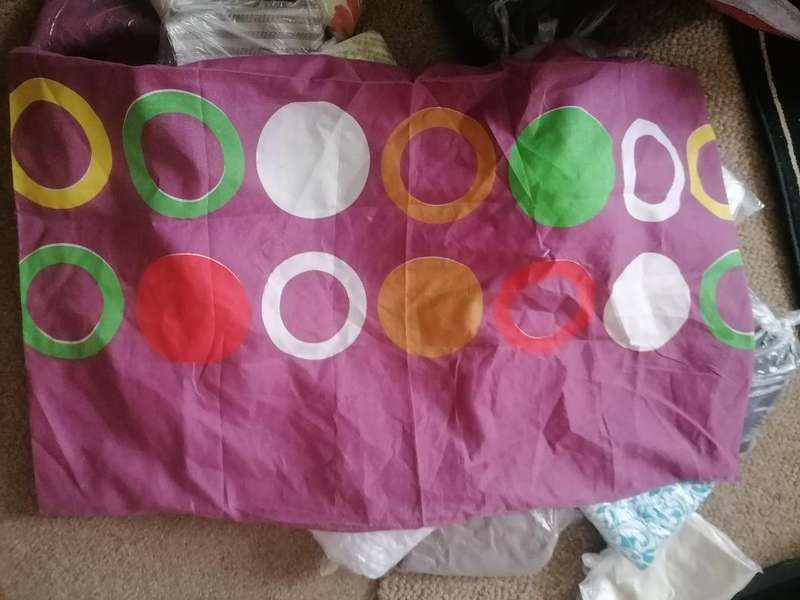 Bulk lot of mixed sizes of pillow cases - one bid for the lot