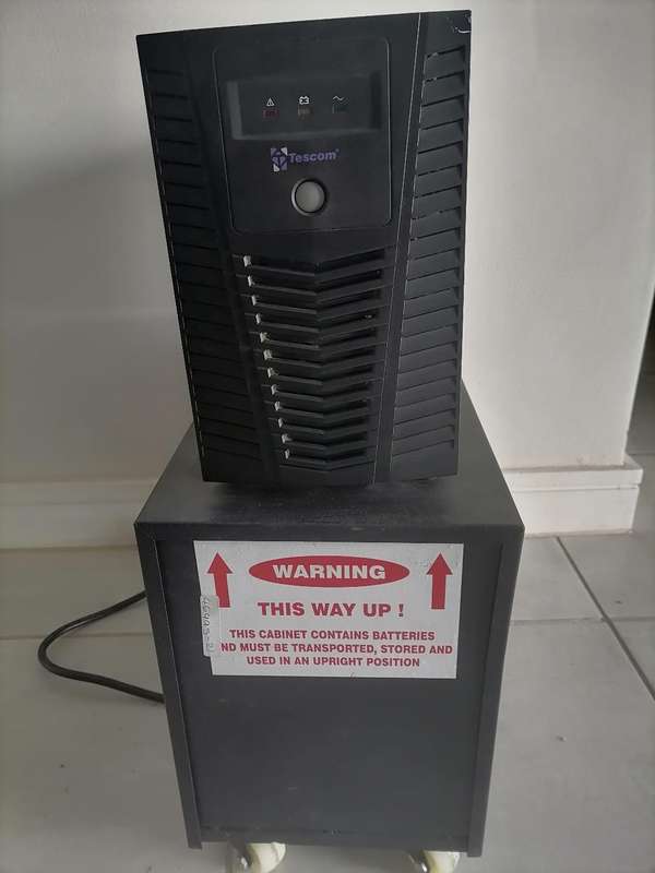 *TECOM APEX PLUS 2000 UPS WITH BATTERY BOX*NEEDS BATTERIES*RETAILS FOR R13500