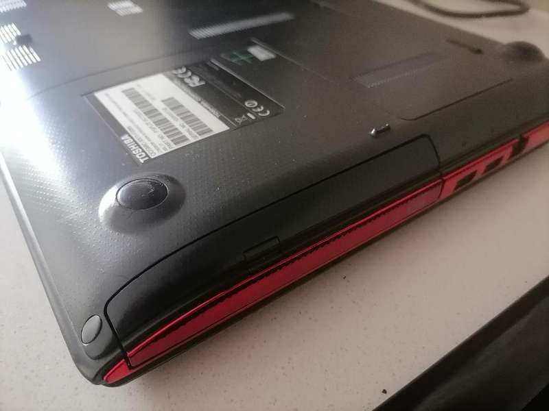 *LAPTOP CLEARANCE**TOSHIBA QOSMIO X870-F0068 GAMING 3D LAPTOP*NO CHARGER*SOLD AS IS**