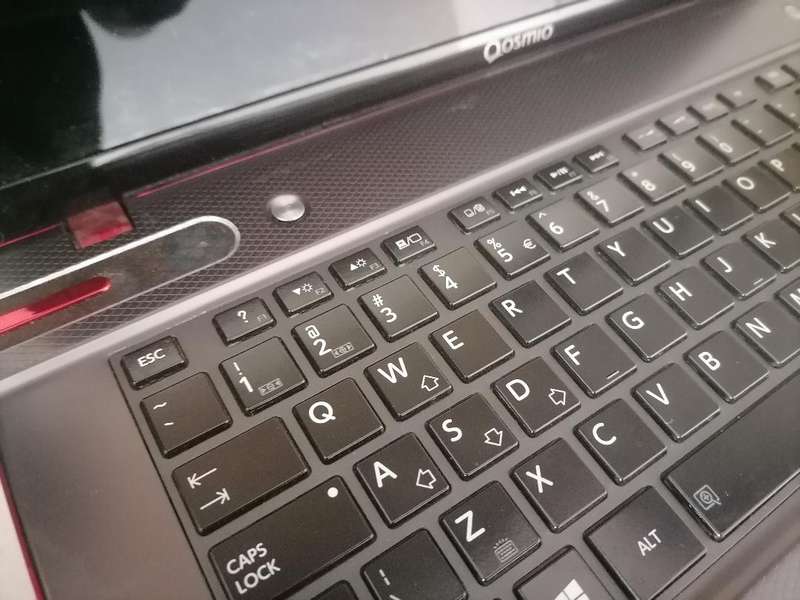 *LAPTOP CLEARANCE**TOSHIBA QOSMIO X870-F0068 GAMING 3D LAPTOP*NO CHARGER*SOLD AS IS**