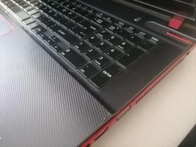 *LAPTOP CLEARANCE**TOSHIBA QOSMIO X870-F0068 GAMING 3D LAPTOP*NO CHARGER*SOLD AS IS**