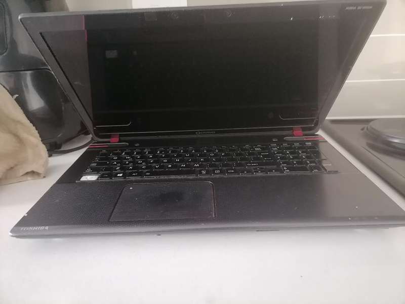 *LAPTOP CLEARANCE**TOSHIBA QOSMIO X870-F0068 GAMING 3D LAPTOP*NO CHARGER*SOLD AS IS**