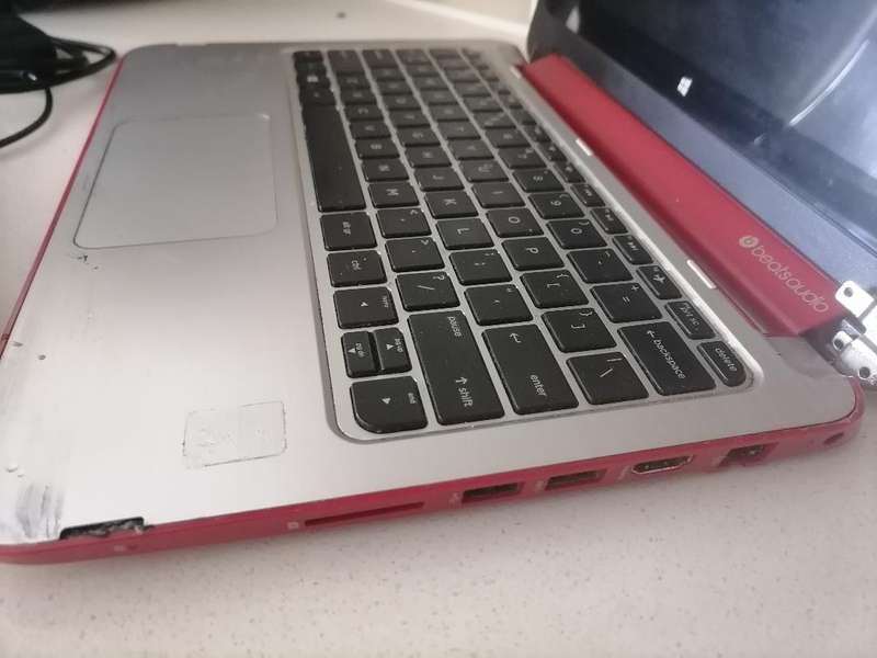 *LOT OF 3 X DEFECTIVE ITEMS*HP LAPTOP, APPLE TABLET, TV BOX*ONE BID FOR THE LOT*