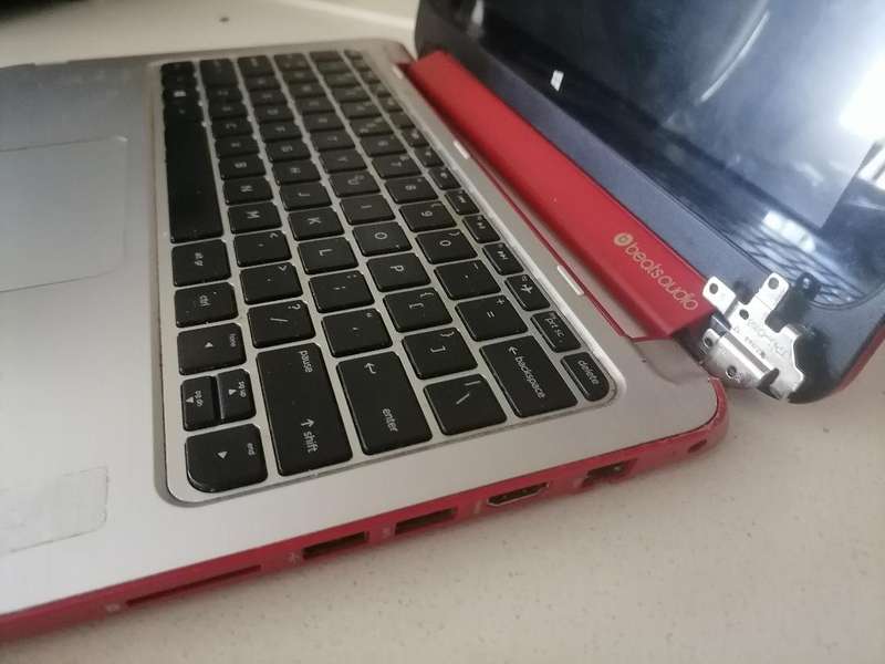 *LOT OF 3 X DEFECTIVE ITEMS*HP LAPTOP, APPLE TABLET, TV BOX*ONE BID FOR THE LOT*