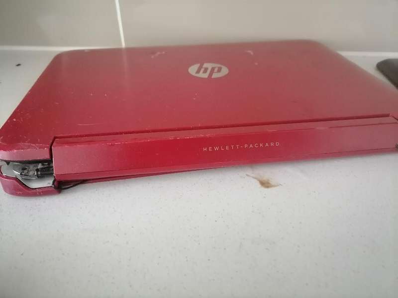 *LOT OF 3 X DEFECTIVE ITEMS*HP LAPTOP, APPLE TABLET, TV BOX*ONE BID FOR THE LOT*