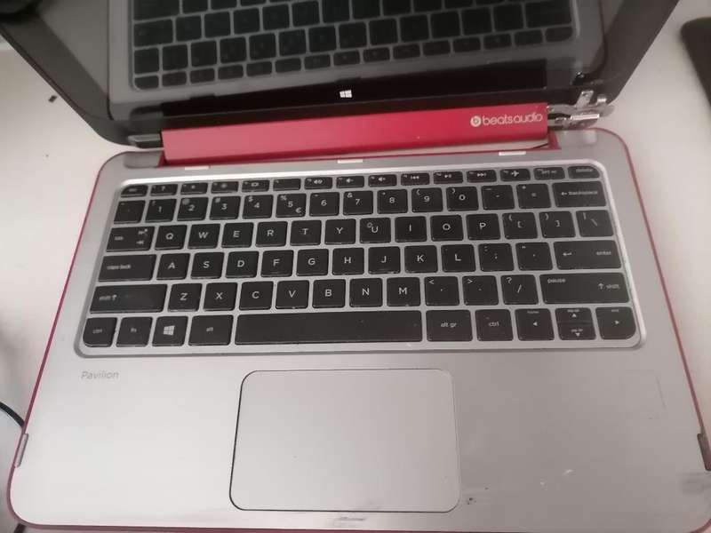 *LOT OF 3 X DEFECTIVE ITEMS*HP LAPTOP, APPLE TABLET, TV BOX*ONE BID FOR THE LOT*