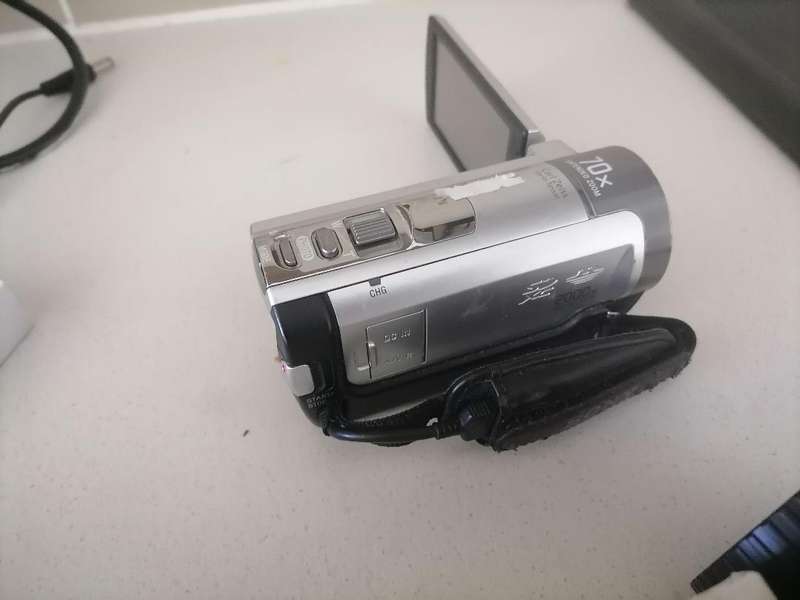 LOT OF DEFECTIVE ITEMS*ONE BID FOR THE LOT AS PER PICS*