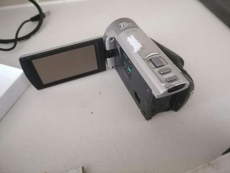 LOT OF DEFECTIVE ITEMS*ONE BID FOR THE LOT AS PER PICS*