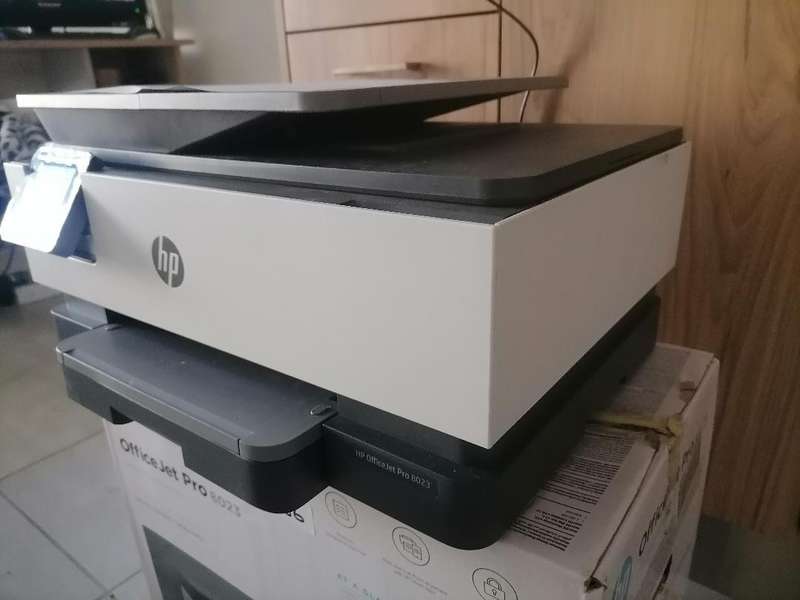HP OfficeJet Pro 8023 All in One Printer*Scanner glass cracked)printer working