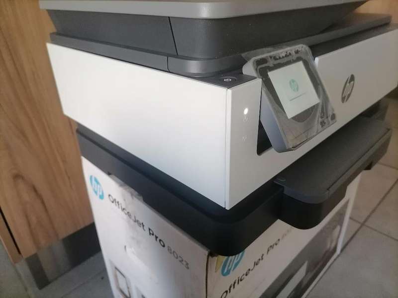HP OfficeJet Pro 8023 All in One Printer*Scanner glass cracked)printer working