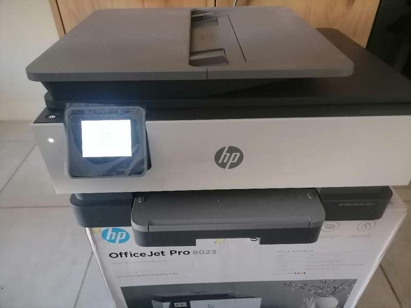HP OfficeJet Pro 8023 All in One Printer*Scanner glass cracked)printer working