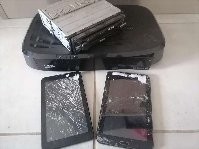 LOT OF ELECTRONICS*2 X TABLETS*DSTV EXPLORER(WITH 2TB HDD)CAR RADIO