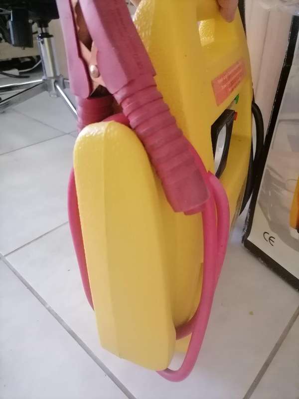 DYNAMIC JUMP STARTER/POWER SUPPLY(PORTABLE FRIDGES/LAPTOP/PHONES ETC) - Needs Battery