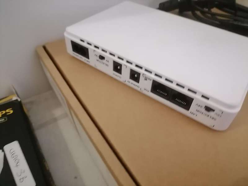 LOT OF ELECTRONICS*ONE BID FOR THE LOT AS PER PICS*