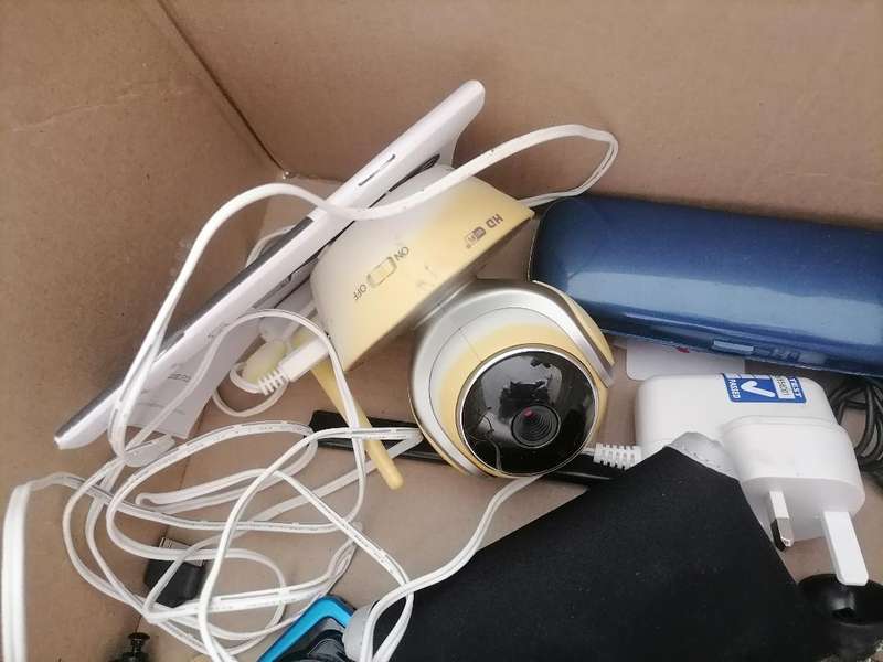 *WEEKEND SPECIAL*LOT OF ELECTRONICS*ONE BID FOR THE LOT AS PER PICS*