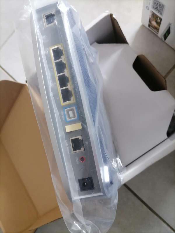 *WEEKEND SPECIAL*New 2Wire 2700HG-B 2700HGB 4-Port 10/100 Wireless G Router BT Wi-Fi Gateway