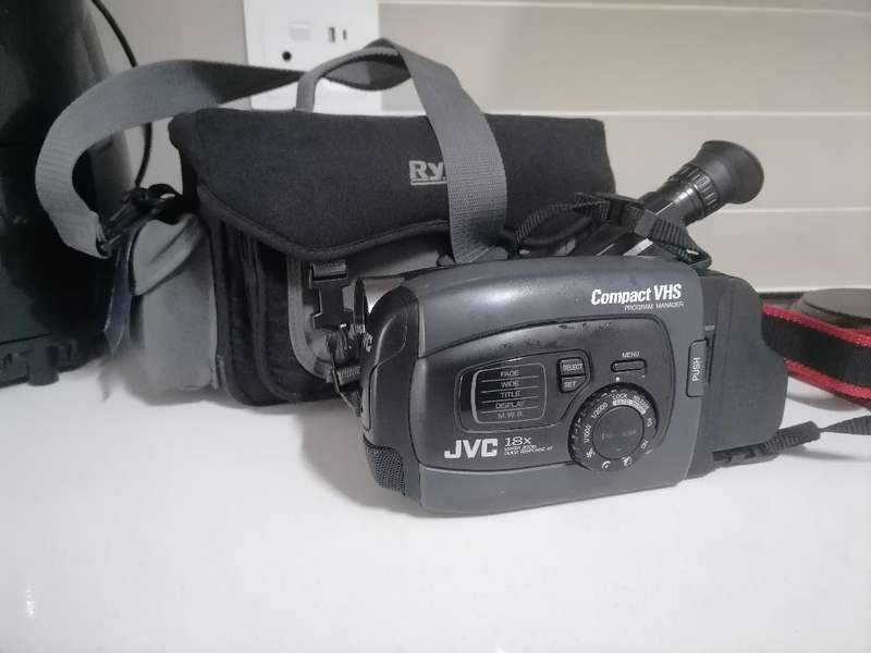JVC GR-AX337 Camcorder with Carry Bag