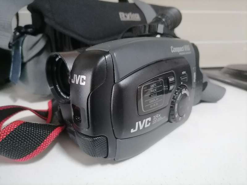 JVC GR-AX337 Camcorder with Carry Bag