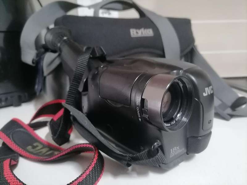 JVC GR-AX337 Camcorder with Carry Bag