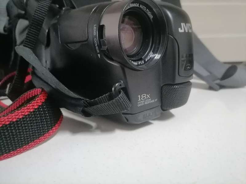 JVC GR-AX337 Camcorder with Carry Bag