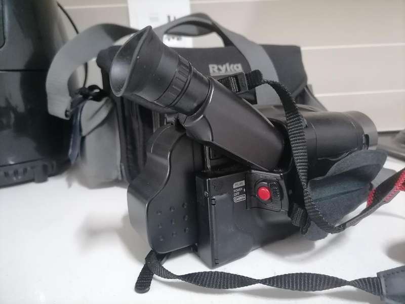 JVC GR-AX337 Camcorder with Carry Bag