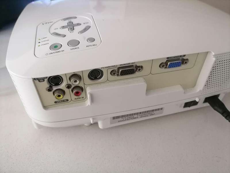 NEC VT 490 3LCD  2000-Lumen High-Brightness ,Projector