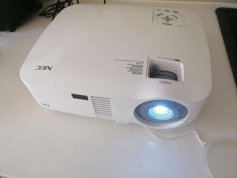 NEC VT 490 3LCD  2000-Lumen High-Brightness ,Projector