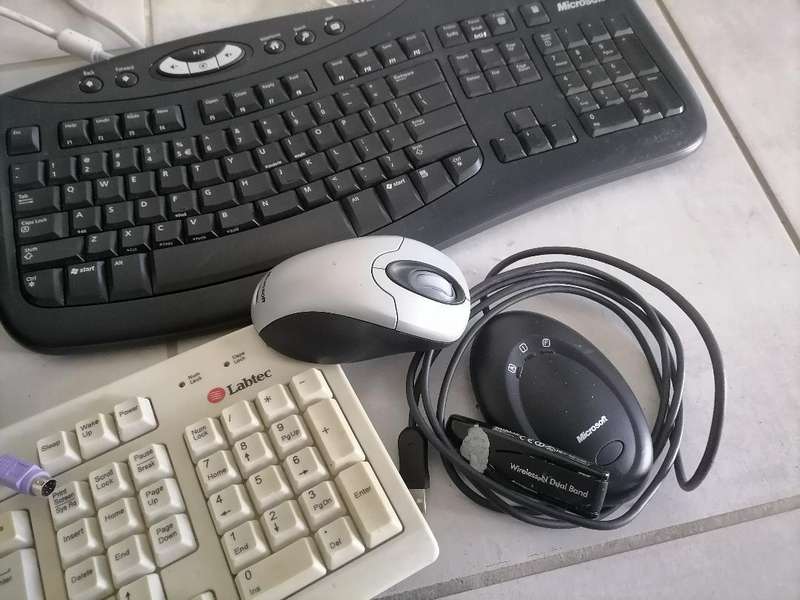 LOT OF COMPUTER ELECTRONICS